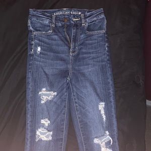 Stretchy skinny straight leg ripped American eagle jeans (dark washed)